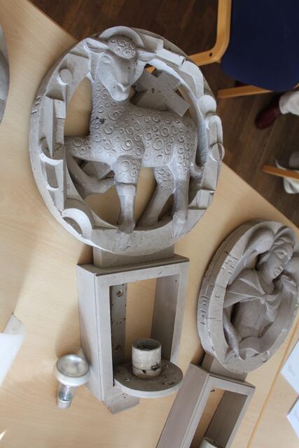 Ein Element zeigt das Lamm Gottes