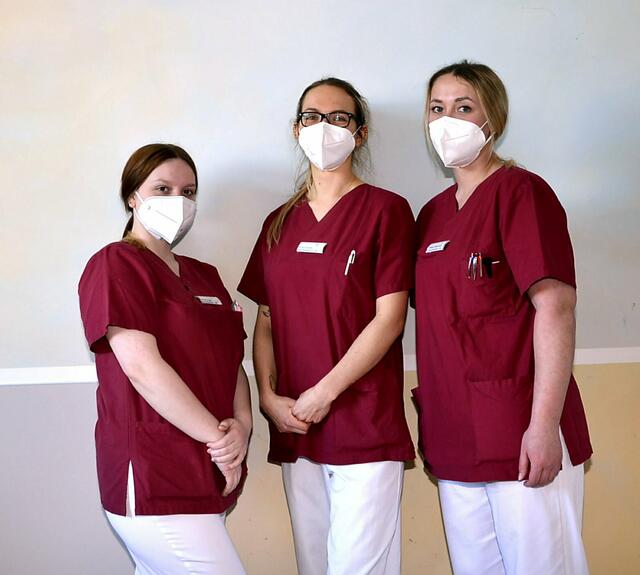 Die Auszubildenden Nicole Domalski (v. li.), Cathleen Engel und Roksana Waskowska | Foto: Krankenhäuser Buchholz und Winsen
