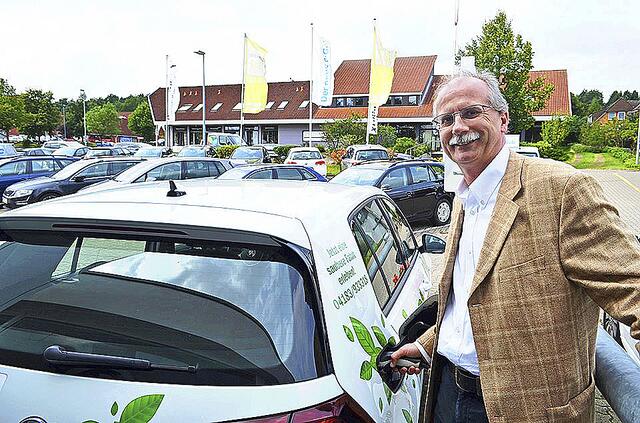 Wenn das Hobby zum Beruf wird: Testfahrt mit einem e-Golf für die nachfolgende Berichterstattung  | Foto: Kuhn + Witte