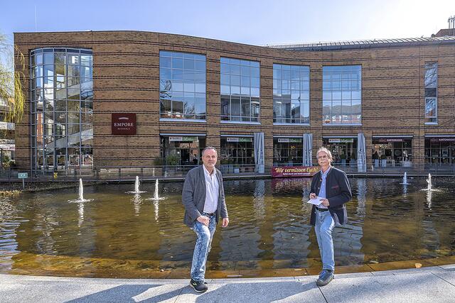 Axel-Holger Haase (re.) und Frank Kettwig (Buchholz Marketing) tauschen sich oft über das Stadtmarketing aus  | Foto: Foto Kettwig