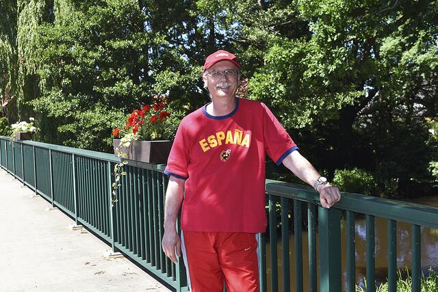Pause auf der Luhe-Brücke in Bahlburg - die Hälfte der 
Laufstrecke ist geschafft | Foto: Maren Kolter