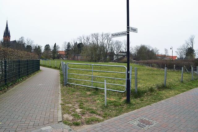 Die Grünfläche neben dem Platz Am Sande soll zum Park umgestaltet werden | Foto: bim