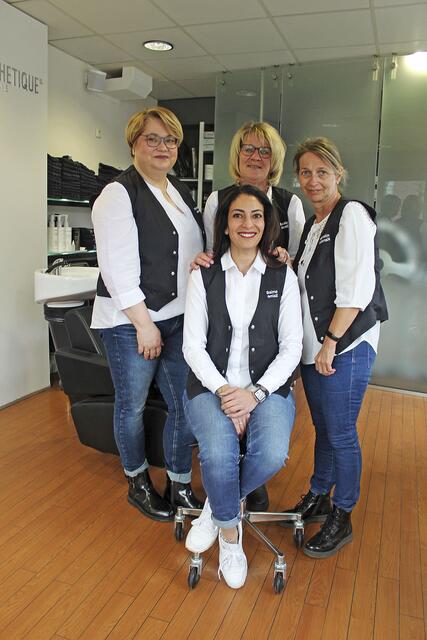 Inhaberin Saime Kaya (vorne) und ihr Team (v. li.) mit Nicole, Beate und Kerstin  freuen sich über das einjährige Bestehen des Beauty Loft. Auf dem Foto fehlt Pelin | Foto: wd
