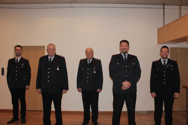 Die Geehrten v.li.: Tobias Wiegel, Otto Bartels, Klaus Muus, Manuel Schlumbom, Christopher Wiegel | Foto: Freiwillige Feuerwehr Samtgemeinde Hanstedt 