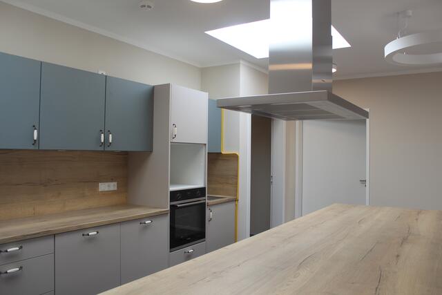 Die Wohngruppen werden bereits eingerichtet: die Küche im Gemeinschaftsraum 