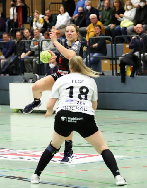 Louise Cronstedt beim Sprungwurf | Foto: cc