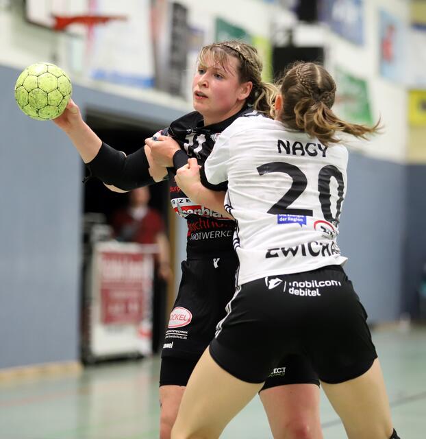 Sarah Lamp im Ballbesitz | Foto: cc