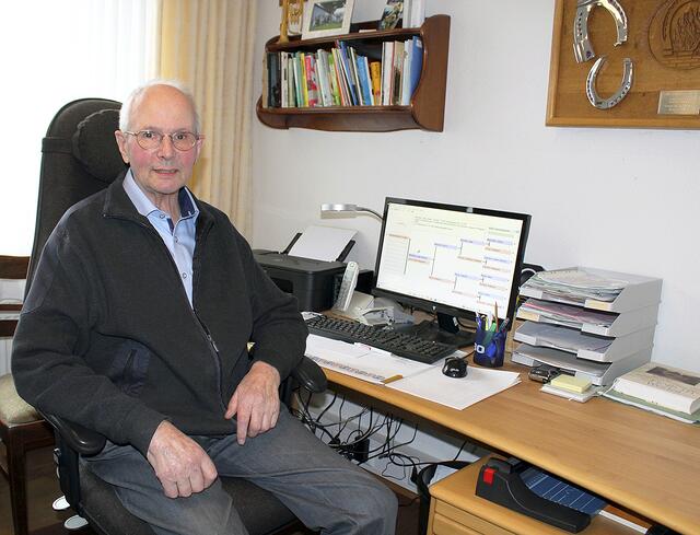 Der Computer erleichtert Lütje Behnken die Forschungsarbeit enorm | Foto: sb