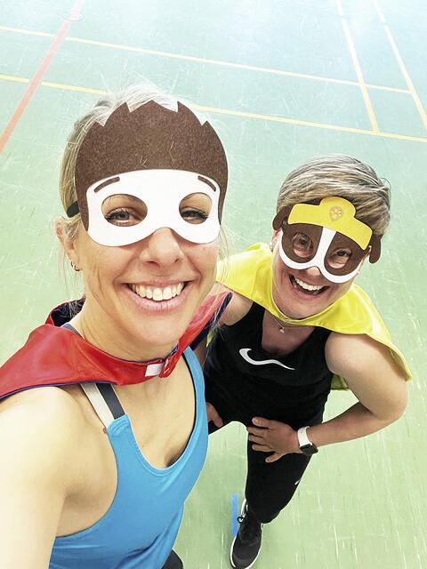 Die Übungsleiterinnen Svenja Horstmann (li.) und Christina Wagner hatten den Aktiv-Tag vorbereitet und durchgeführt | Foto: Svenja Horstmann