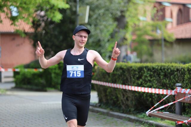Paul Jürß aus Hamburg gewann den 10-km-Lauf der Männer in 37:08 Minuten | Foto: cc