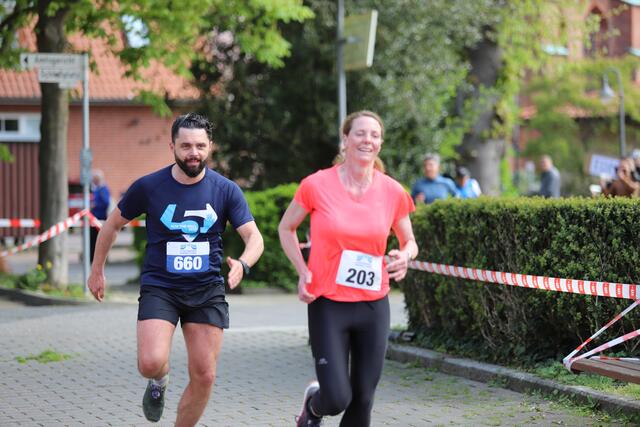 Tomek Behneke schaffte den 10-km-Lauf in 49:17 Minuten und holte den 8. Platz in der AK 40 | Foto: cc