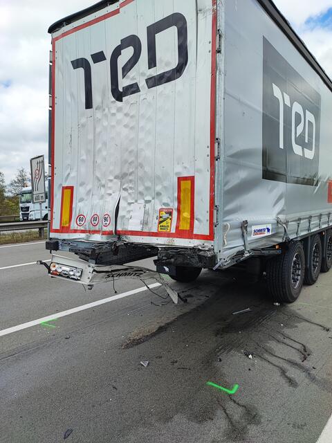 Auf diesem Lkw fuhr der Verursacher auf