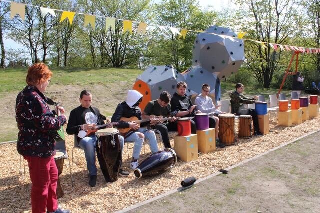 Die Trommel- und Ukulele-AG spielte unter anderem den "Banana-Song"