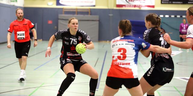 Julia Harms (li.) im Ballbesitz | Foto: cc