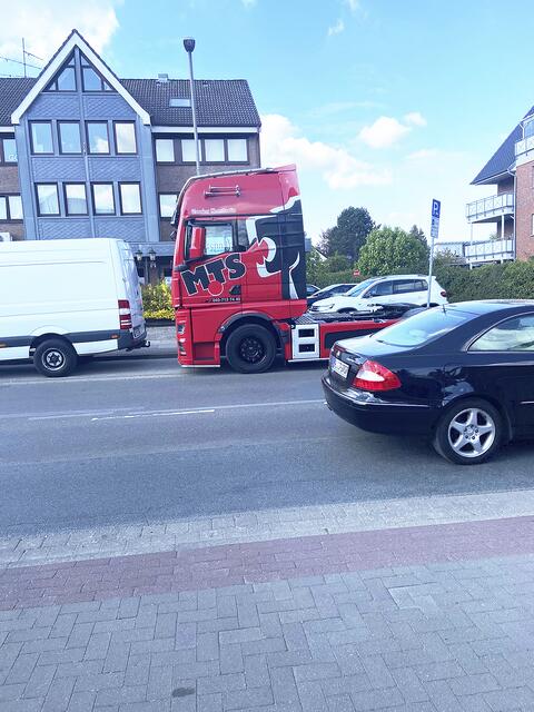 Andere Verkehrsteilnehmer sind in ihrer Sicht eingeschränkt, wenn der Lkw am Ende der Parkbucht steht | Foto: lm