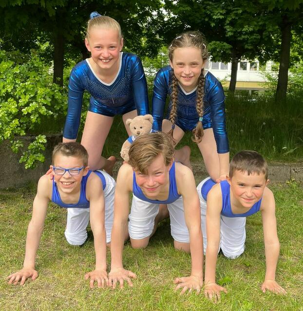 Das erfolgreiche Turnteam des GAK: (oben, v. li.) Lea Pauline Scholz und Laura Claessen sowie (unten, v. li.) Max Henri Hermann, Niklas Heilandt und Finn Muttersbach  | Foto: GAK