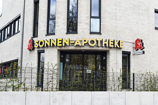 Die Sonnen-Apotheke befindet sich im Erdgeschoss des Ärztehauses - gegenüber dem Krankenhaus Buchholz | Foto: Axel-Holger Haase