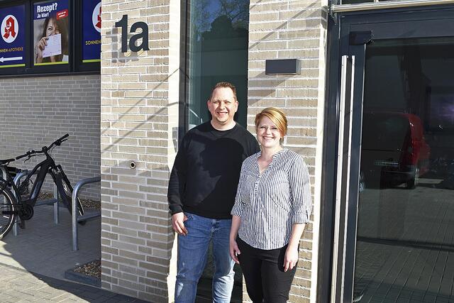 Christine Krohn und Sascha Tews sind von ihrem neuen Standort am Dibberser Mühlenweg 1a begeistert | Foto: Axel-Holger Haase