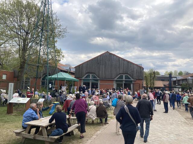 900 Fördervereinsmitglieder genießen das Fest-Programm im Freilichtmuseum  | Foto: FLMK
