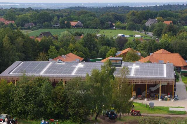 Das Agrarium, Blick von oben auf das Freilichtmuseum am Kiekeberg | Foto: FLMK