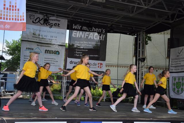 Kindertanzgruppen des TSV Heidenau eröffnen das Bühnenprogramm des Frühlingsmarkts  | Foto: ts