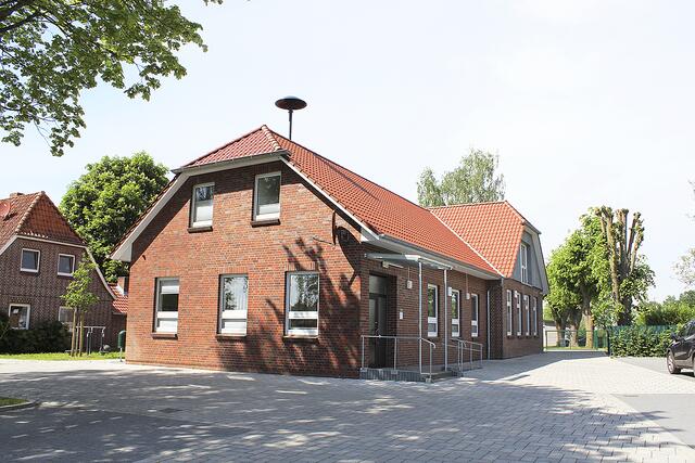 Bereits seit einem Jahr fertig ist der Parkplatz neben dem Dorfgemeinschaftshaus | Foto: sb