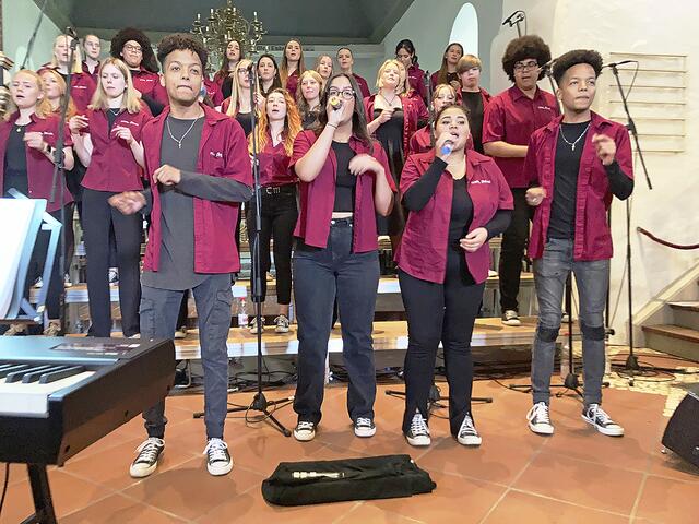 Die Sänger begeisterten die Besucher mit ihren Stimmen | Foto: Buchholzer Löwen