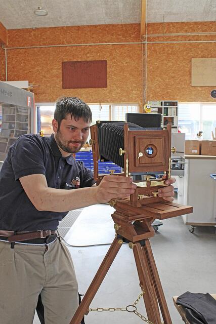 Durch den Balg kann Timo Schulz auch optisch verzerrt 
fotografieren | Foto: sv