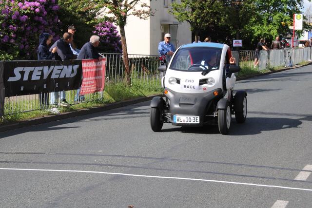 Am Ende des Feldes fuhr der Renault Twizzy | Foto: os