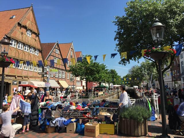 Am Sonntag findet am Fleth der große Flohmarkt statt | Foto: Altstadtverein Buxtehude e.V. / Antje Kröger