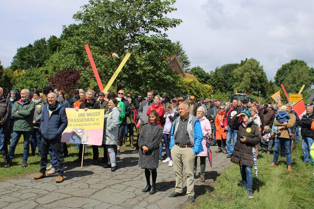 Eine Bürgerinitiative aus Bispingen protestierte gegen "unsinnigen Trassenbau in der Lüneburger Heide" | Foto: ce