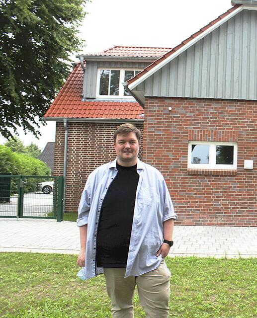 Nils Sasse am Dorfgemeinschaftshaus | Foto: sb