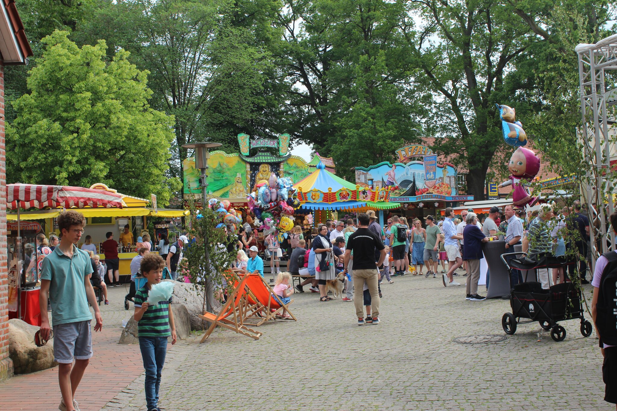 Viele Besucher auf dem Geidenhof: Gute Stimmung auf dem Hanstedter  Pfingstmarkt 2022 - Hanstedt