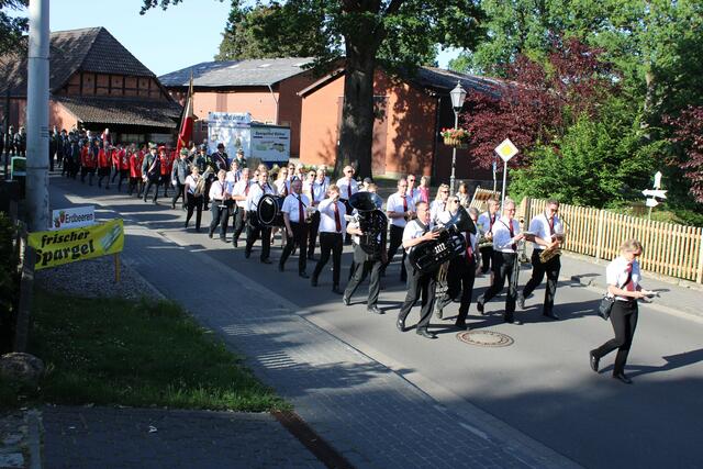 Das Blasorchester des MTV Salzhausen war beim Schützenfest wieder einmal im Dauereinsatz | Foto: ce