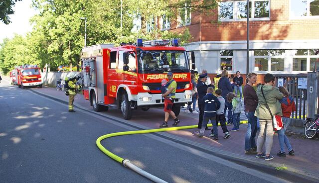 Die Menschen konnten die einsätze hautnah miterleben  | Foto: Stefan Braun / Feuerwehr