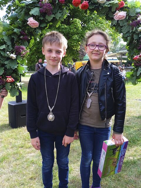 Neues Kinderkönigspaar in Königsmoor sind Emma-Karlotta Schiersch und Liam Schlegel | Foto: Schützenverein Königsmoor