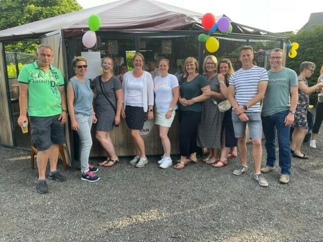 der Festausschuss (v. li.): Malte Blöcker, Anja Tesch, Sandra Briese, Melanie Blöcker, Sabrina Knura, Eva Heuermann, Bärbel Klindworth, Katrin Panje, Christoph Lück und Alex Tesch

 | Foto: Heike Fock/ATC