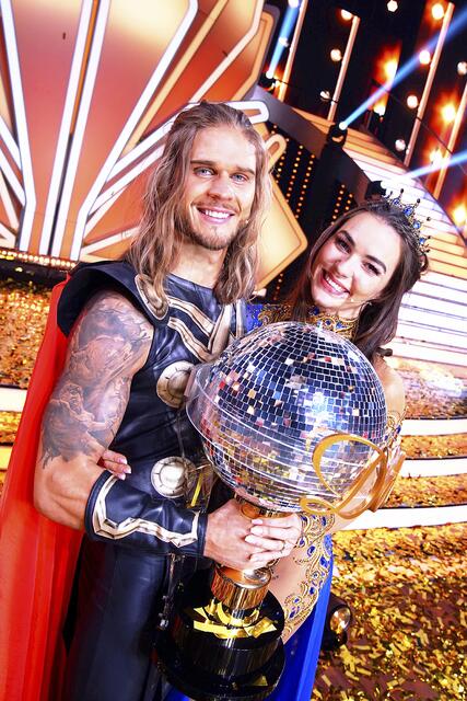 Rúrik Gíslason und Renata Lusin | Foto: RTL