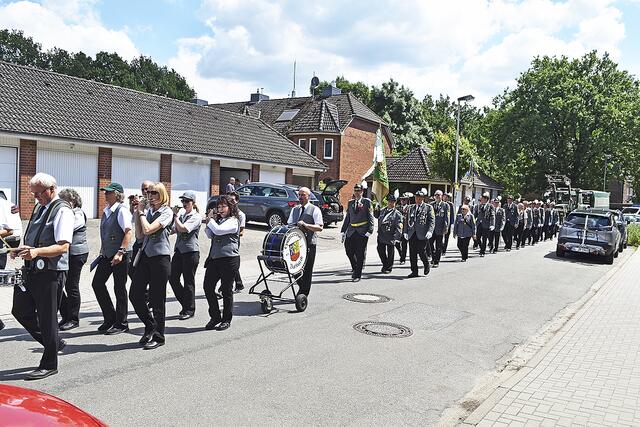 Der Ummarsch ging durch die Straße An Radeland | Foto: Axel-Holger Haase