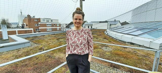 Nachhaltigkeitsmanagerin Marie Frenkel koordiniert das Gartenprojekt