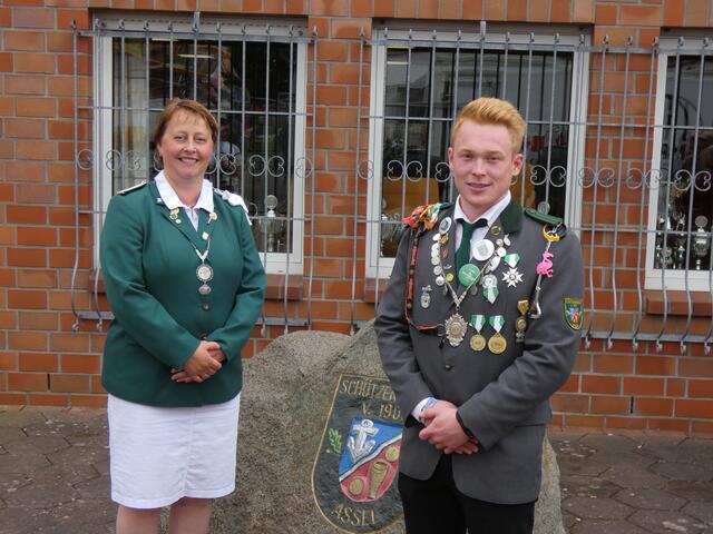 Schützenliesel Britta nagel und Angsthase Tim Zerreck | Foto: Schützenverein Assel