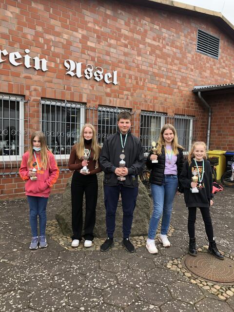 Der Vereinsmeister-Nachwuchs (v.li.): Enie von der Reith, Jule Frank, Fynn Stelling, Nika Lünstedt und Merta Heidhoff | Foto: Schützenverein Assel