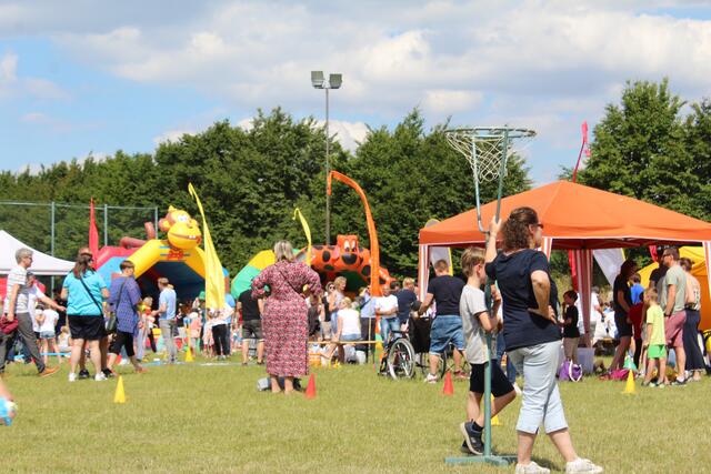 Volksfeststimmung auf dem Sportplatz des SC Klecken