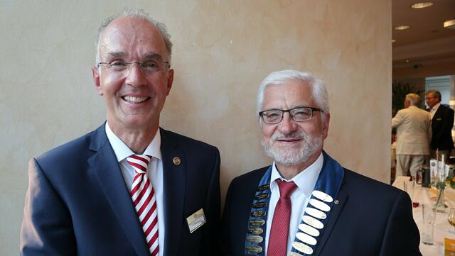 Der scheidende Rotary-Präsident Markus Kammermeier (li.) und sein Nachfolger Roger Grewe | Foto: Rotary Club Winsen