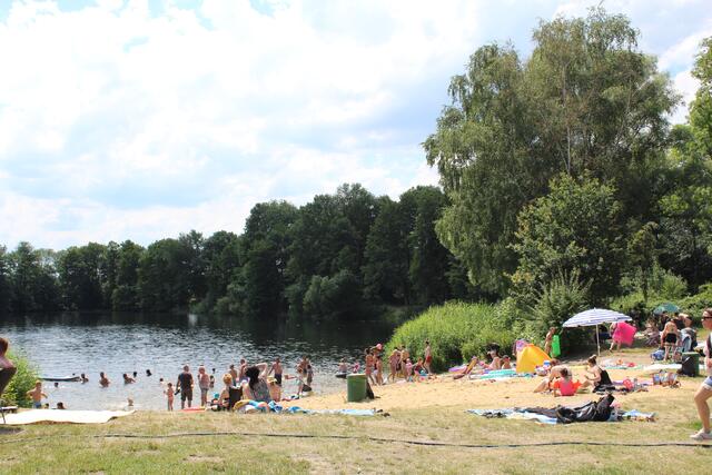 Zahlreiche Besucher kühlten sich in der Seeve