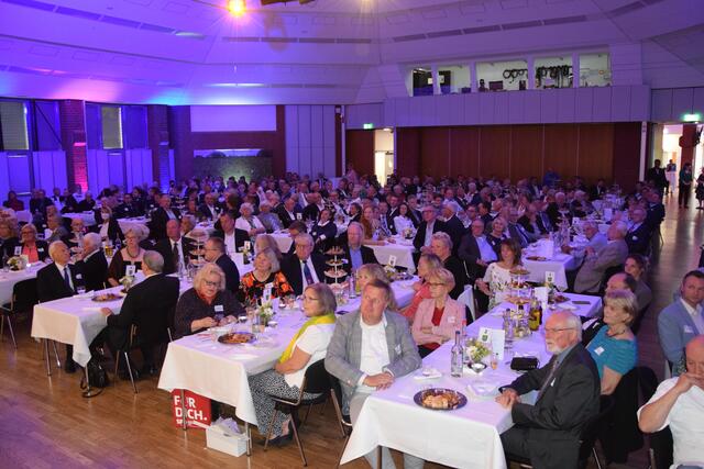 340 geladene Gäste haben sich zum Festakt "50 Jahre Seevetal" im Veranstaltungszentrum Burg Seevetal eingefunden | Foto: ts