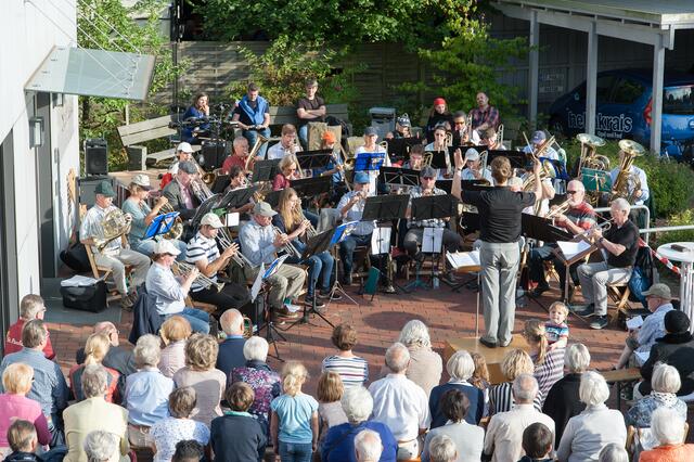Auch vor der St.-Paulus-Kirche in Buchholz erklingt die Serenade | Foto: St. Paulus