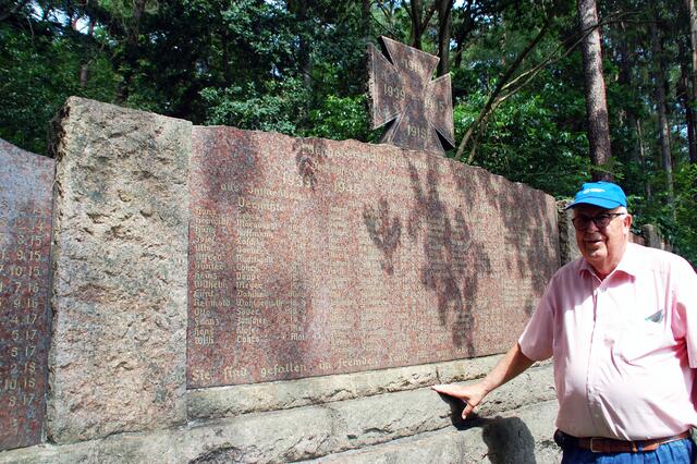Nächstes Projekt für Horst Subei: Die Aufarbeitung der Inschrift des Kriegerdenkmals auf dem Immenbecker Friedhof | Foto: sla