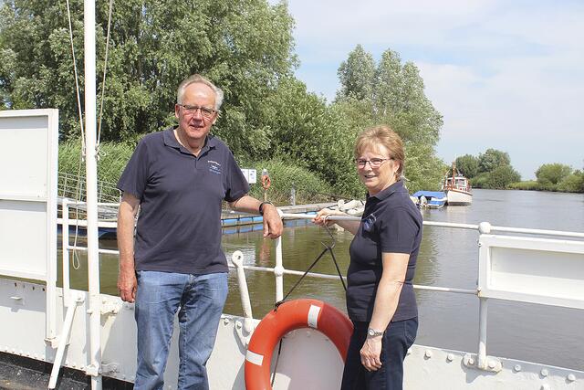 Antje Rieckmann und Günther Schimkatis genießen die kurze Überfahrt | Foto: sb