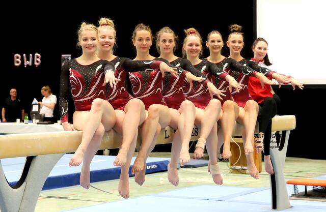 Das Team des TSV Buchholz 08 wurde Dritter der Regionalliga Nord mit (v.li.): Virgenie ten Voorde, Camilla Sina Carstens, Leona Braukmeier, Greta Pauline Günther, Maria Heitmann, Sarah Kleinknecht, Daria Hofmann und Isabelle Marquard | Foto: cc